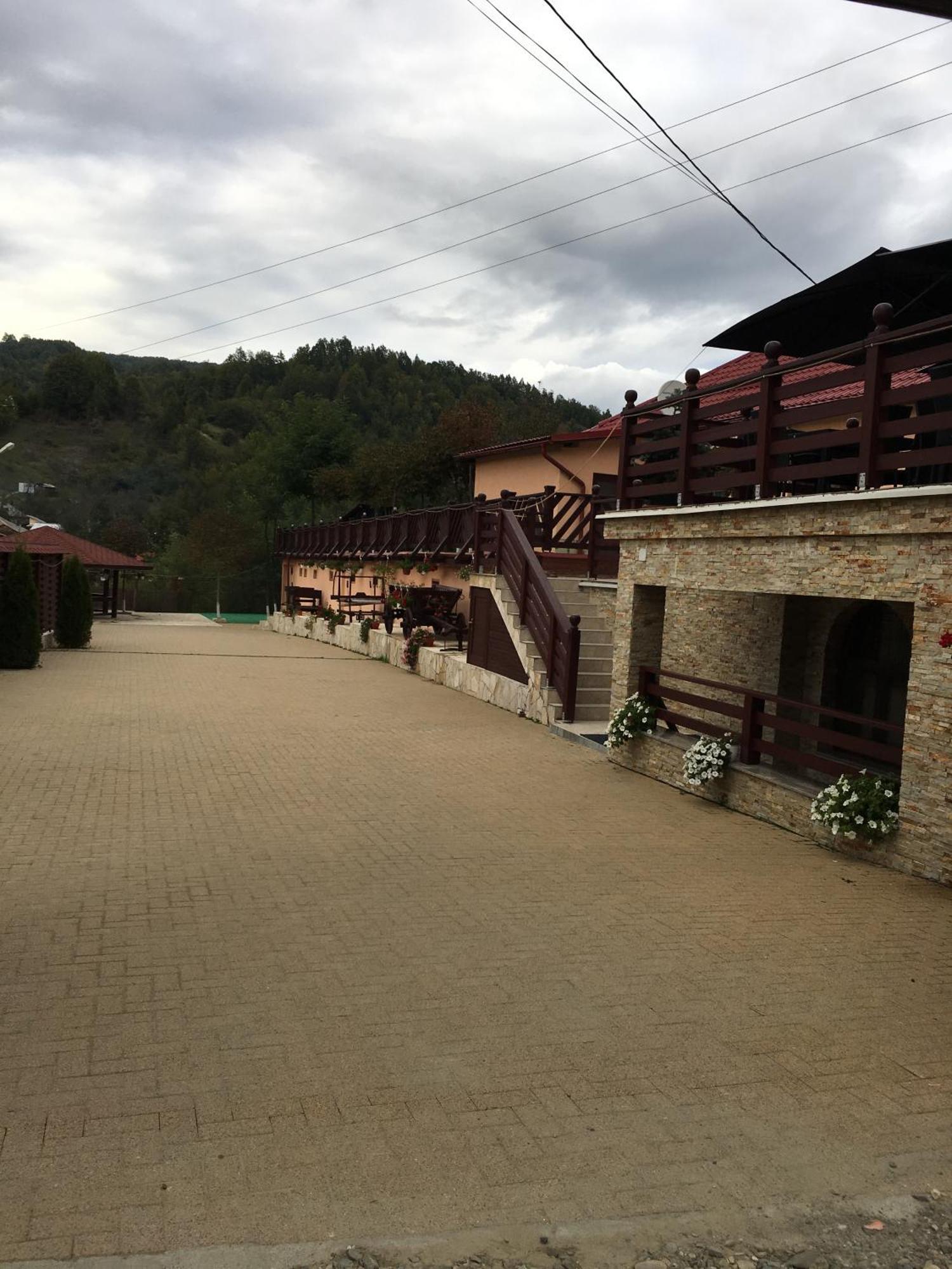Pridvorul Haiducilor Slănic-Moldova Exterior foto
