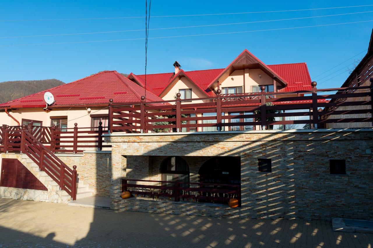 Pridvorul Haiducilor Slănic-Moldova Exterior foto