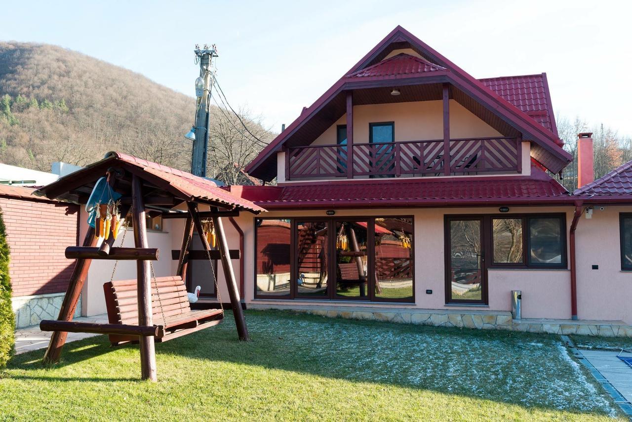 Pridvorul Haiducilor Slănic-Moldova Exterior foto